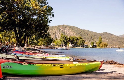 Chelan Condo | Beautiful views of Lake Chelan, scenic getaway close to downtown and Slidewaters