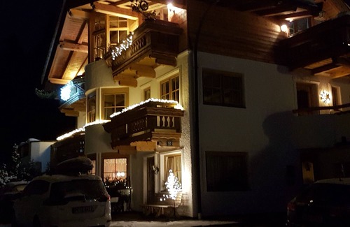 Ellmau Apartment | Beautiful views of the 'Emperor', direct entry to the Skiweltpisten