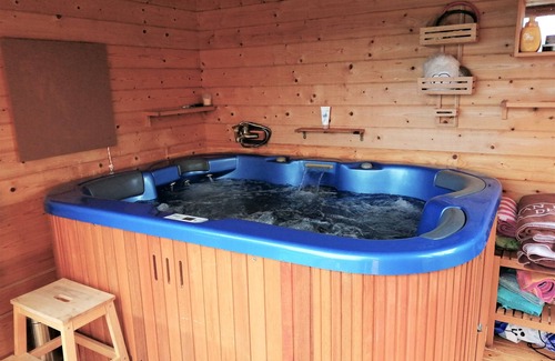 Valdemora Villa | Beautiful villa 5 min from Oviedo with big hot tub and garden