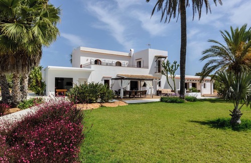 Es Canar Villa | Beautiful Villa Can Cosmi with Wi-Fi, Pool, Terraces, Garden & Balcony; Parking Available