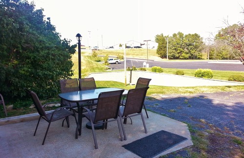 Eureka Villa | Beautiful Villa Close to All St. Louis Attractions!