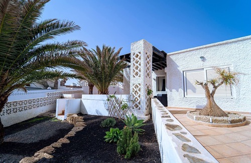 Poris de Abona Villa | Beautiful Villa Duque with Pool in Poris Abona and Parking