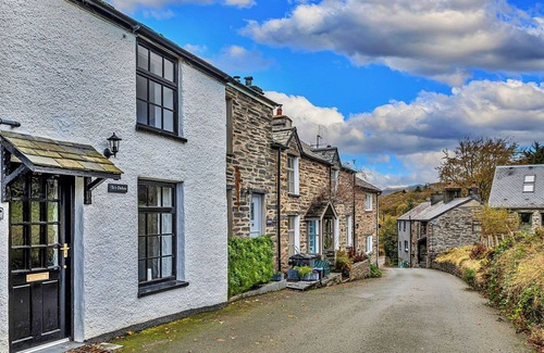Dolwyddelan House | Beautiful villa for 5 guests with hot tub, WIFI and TV