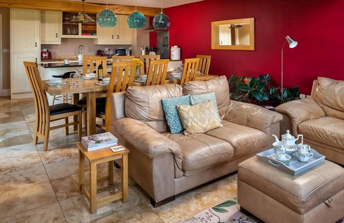 Eglwysbach House | Beautiful villa for 7 people with hot tub, WIFI and terrace