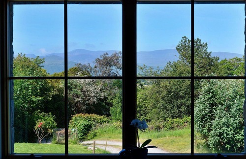 Eglwysbach House | Beautiful villa for 7 people with hot tub, WIFI and terrace