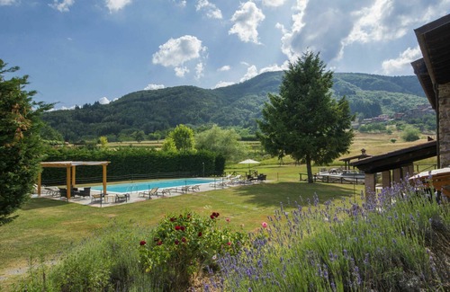 Camporgiano Villa | Beautiful villa for 8 people with WIFI, private pool, TV, pets allowed and parking