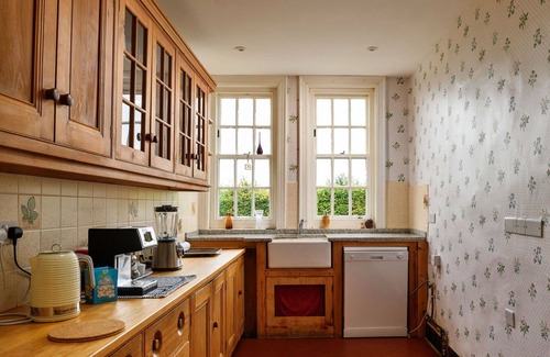 Carlisle House | Beautiful villa for 19 people with WIFI, hot tub, TV, terrace, pets allowed and parking