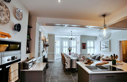 Kingsand House | Beautiful villa for 12 people with WIFI, TV, pets allowed and parking