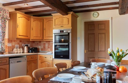 Dalbury Lees House | Beautiful villa for 19 guests with WIFI, hot tub and parking