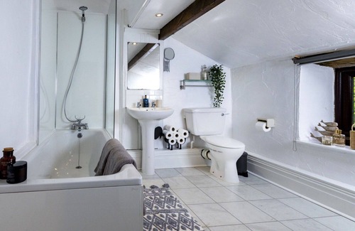 Bury House | Beautiful villa for 2 people with WIFI, TV and pets allowed