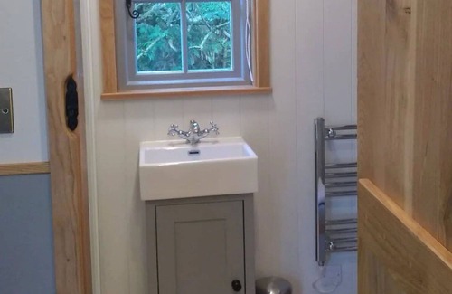 Steyning House | Beautiful villa for 2 guests with WIFI and terrace