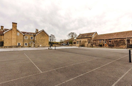 Craven Arms House | Beautiful villa for 4 people with pool, WIFI