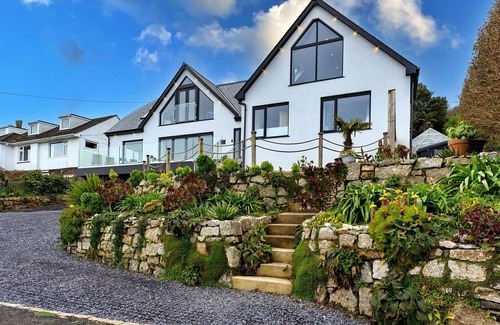 Mousehole House | Beautiful villa for 8 guests with WIFI, terrace and parking