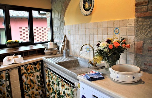Montegonzi Villa | Beautiful villa for 4 guests with pool, WIFI, TV, patio, pets allowed and panoramic view