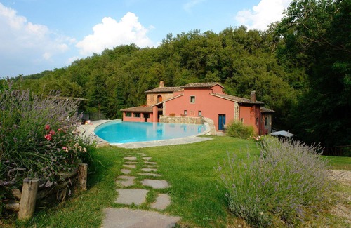 Montegonzi Villa | Beautiful villa for 4 guests with pool, WIFI, TV, patio, pets allowed and panoramic view