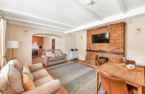 Thirsk House | Beautiful villa for 4 guests with hot tub, pool, WIFI, terrace and pets allowed