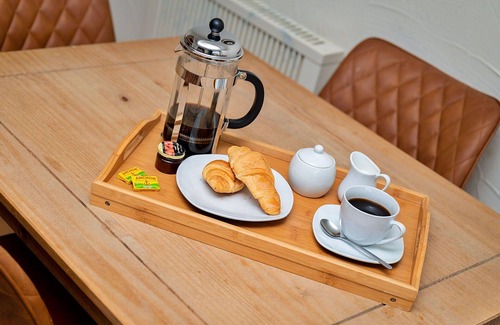 Thirsk House | Beautiful villa for 4 guests with hot tub, pool, WIFI, terrace and pets allowed