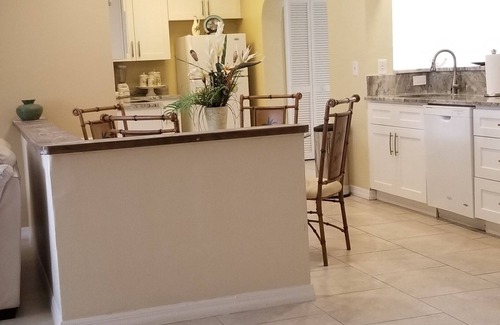 Yacht Club House | Beautiful Villa on Yatch Club in Cape Coral FL - Walking distance to the Beach