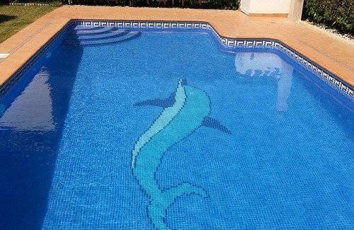 Torre-Pacheco Villa | Beautiful villa with large heated pool, free wi-fi and air con in all bedrooms.