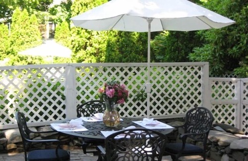 Shoreby Hill House | Beautiful Village Residence Reserve 2026 Spring & Summer Dates