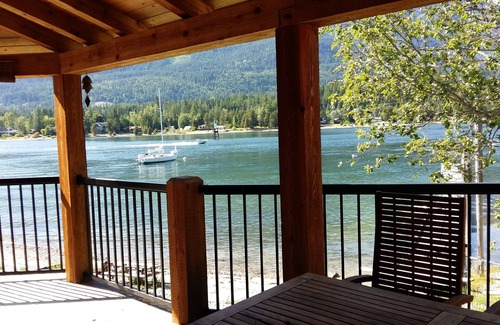 Proctor House | Beautiful Waterfront Cabin on Kootenay Lake