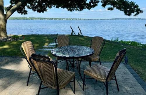 Town of Owasco Villa | Beautiful Waterfront House in Owasco Lake