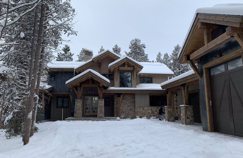 Island Park Cabin | Beautiful waterfront cabin on Bill's Island w/private boat dock & hot tub