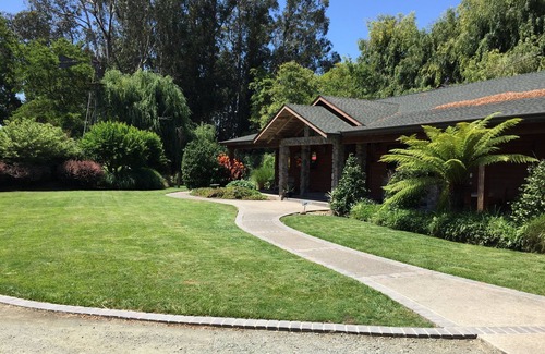 Vineburg House | Beautiful Wine Country Retreat!