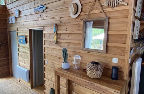 L'Herbe Villa | Beautiful wooden villa with heated swimming pool, in a peaceful setting between the lake and the ocean.