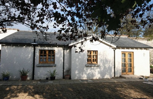 Girvan Cottage | Beautifully appointed single storey cottage with delightful sea and countryside views.