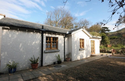 Girvan Cottage | Beautifully appointed single storey cottage with delightful sea and countryside views.
