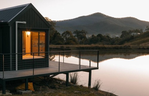 Mountain Bay Cabin | Beautifully appointed Tiny House.