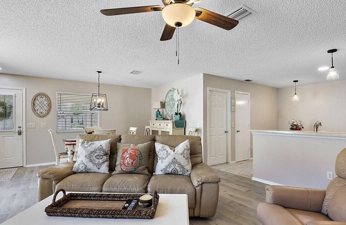 Liberty Park Villa | Beautifully Decorated and only 5 minutes from Lake Sumter Landing Square!