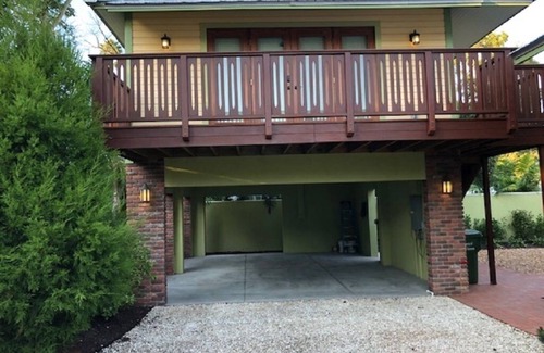 Laurel Park Cottage | Beautifully decorated 1bdrm carriage house - 8 min walk to downtown Sarasota