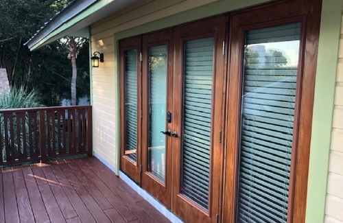 Laurel Park Cottage | Beautifully decorated 1bdrm carriage house - 8 min walk to downtown Sarasota