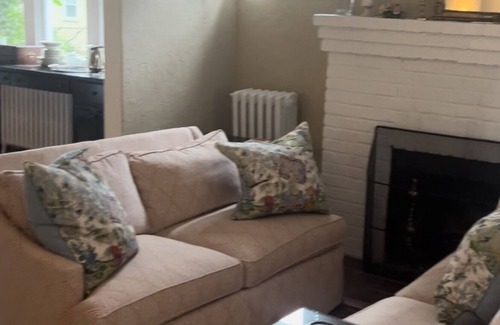 Annapolis House | Beautifully Furnished Home, Steps to USNA Stadium, Walk to Downtown Annapolis!