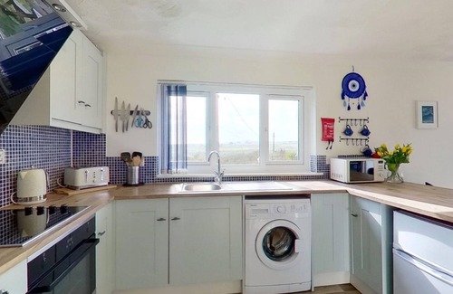 Hayle Apartment | Beautifully positioned to watch the sunset over the bay, and comfortably equipped for up to 6 guests