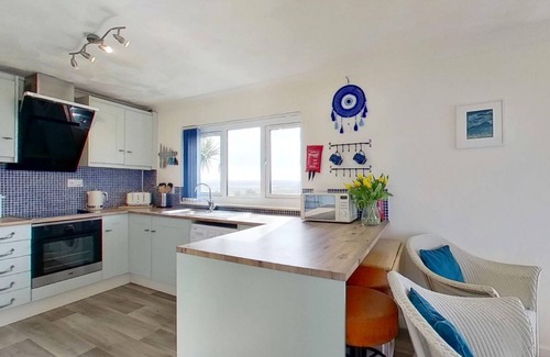 Hayle Apartment | Beautifully positioned to watch the sunset over the bay, and comfortably equipped for up to 6 guests
