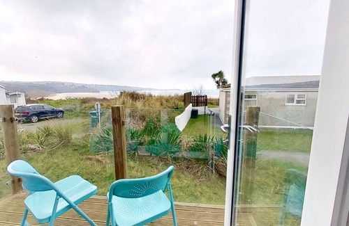 Hayle Apartment | Beautifully positioned to watch the sunset over the bay, and comfortably equipped for up to 6 guests