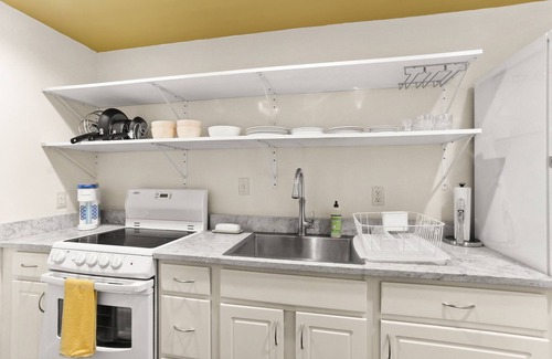 French Quarter House | Beautifully Remodeled French Quarter Townhome w Pool Courtyard WD. Close to CBD!