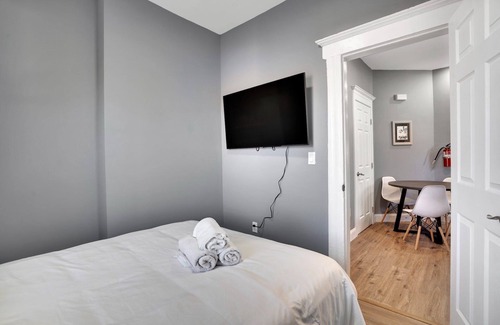 Roselle Park Apartment | Beautifully Renovated Luxurious 3 Bd Apt.Near SCHOOLS&Bus Transits!Pet Friendly