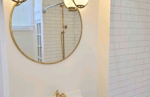Mid-City House | Beautifully Restored Historic Gold Home 7 mins FQ!