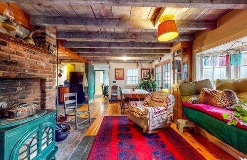 Calais House | Beautifully Restored Colonial Home on First Settler’s Site - Dog-Friendly