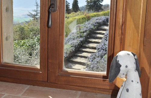 Cortona House | Beautifully Restored Villa- Comfortable & Modern with Pool, Wifi & Views.