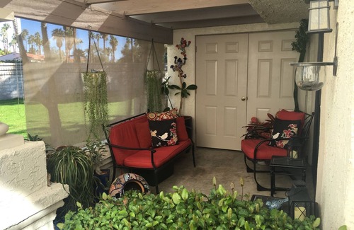 Palm Springs Condo | Beautifully styled casita hideaway blocks from Downtown Palm Spring