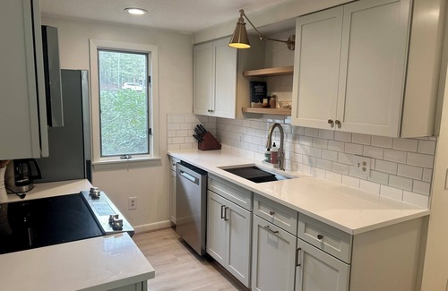 Grantham Condo | Beautifully Updated Eastman Condo