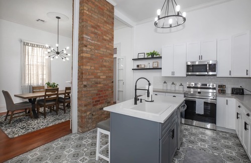 Algiers Point House | Beautifully updated New Orleans Home *sleeps 10*