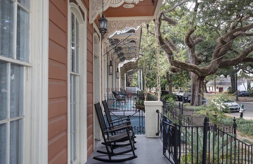 Algiers Point House | Beautifully updated New Orleans Home *sleeps 10*