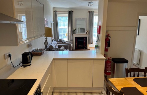 Old Town Apartment | Beautifully upgraded 2 bedroom 1st floor flat in heart of Edinburgh's old town