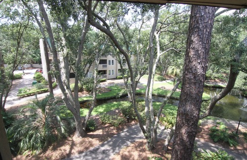 Palmetto Dunes Condo | Beautifully Decorated, 1st Fl. Retreat! Steps to the beach. Spa On Port Royal